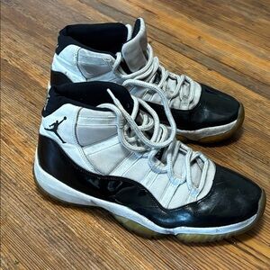 Air Jordan 11 Retro Athletic Basketball Sneakers Size 10 Style 37837-100 Nike